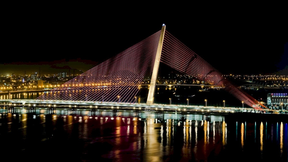 Tran Thi Ly Bridge is well-known for its distinctive sail-like architectural design